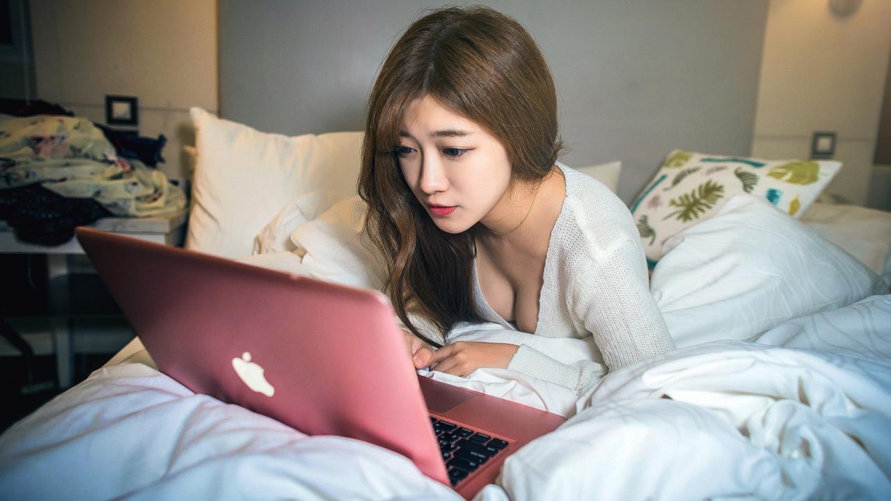 村上里沙在线播放:  探索她的精彩世界