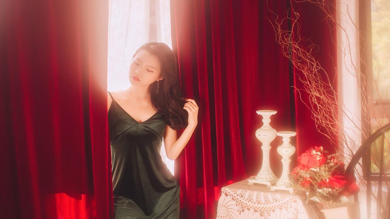 亚洲第一女人av: 她如何在行业中脱颖而出？